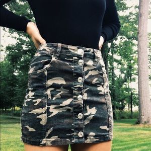 Camo mini skirt